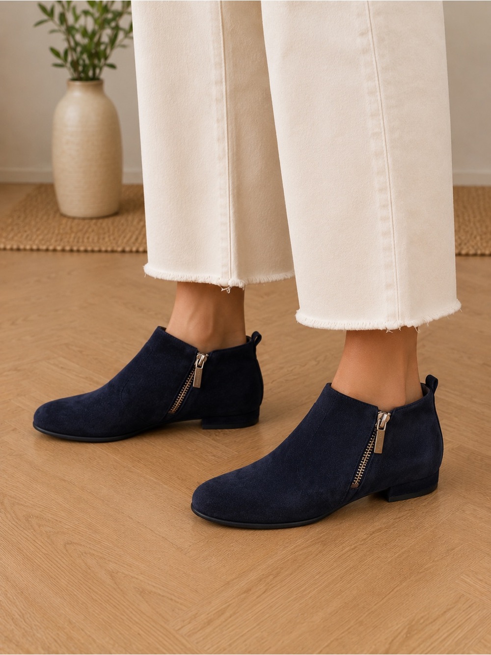 Russell & Bromley Navy Suede Ankle Boot dark blue suede size 41 Spain design lux